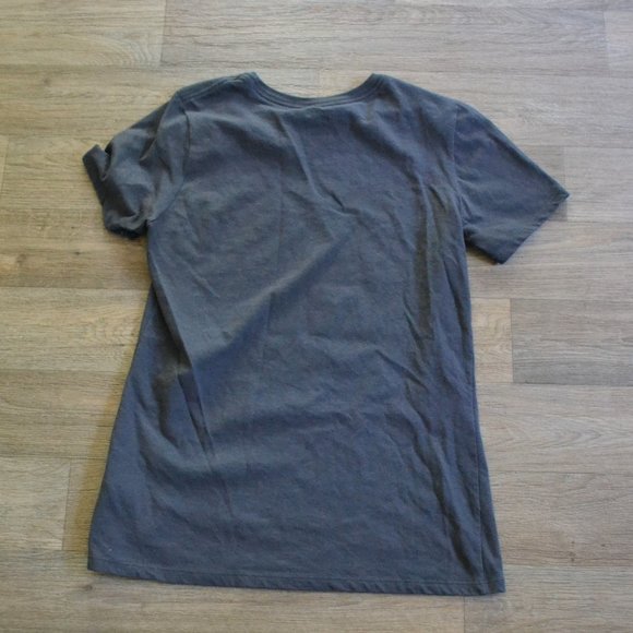 Nike Women's The Nike Tee Gray Short Sleeve Shirt Size Small - Picture 5 of 5